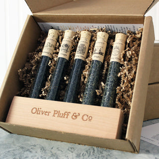 5 glass tubes filled with approx. 9-15g of loose tea each in brown packaging box